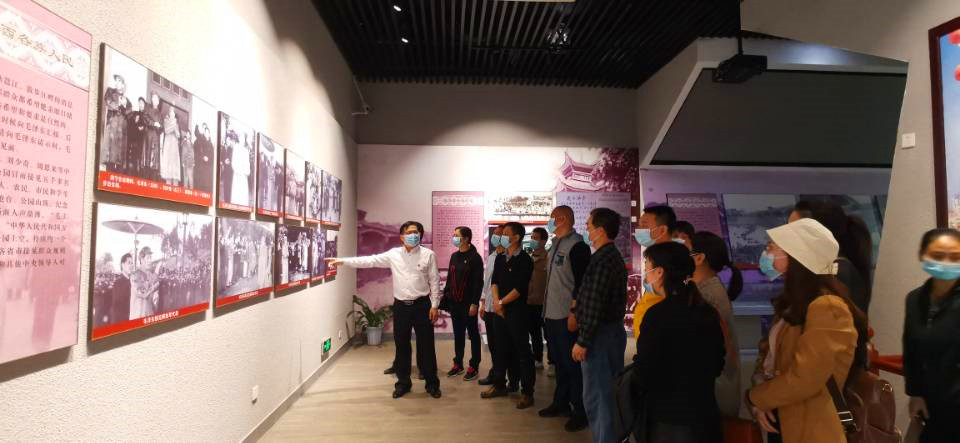 ������˾��֧�����к�ɫ�������� ��չ��ʷѧϰ����_����.jpg